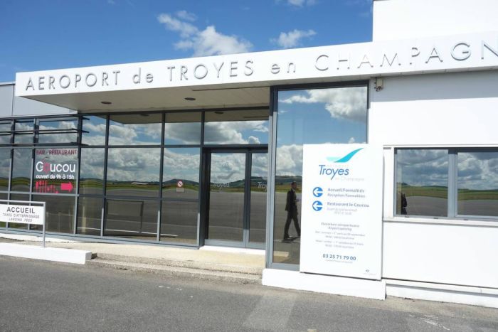 Aéroport Troyes en Champagne.JPG