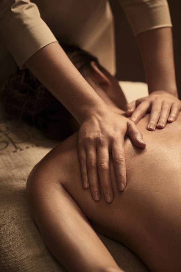 Massage Epaules Fem.jpg © Spa Nuxe Troyes Massage Epaules Fem.jpg © Spa Nuxe Troyes