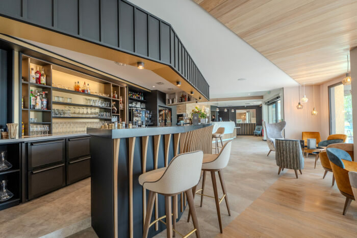 Bar.jpg LE VAL MORET