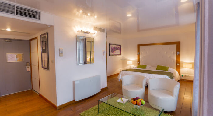 chambre.jpg Hôtel Relais Saint-Jean chambre.jpg Hôtel Relais Saint-Jean