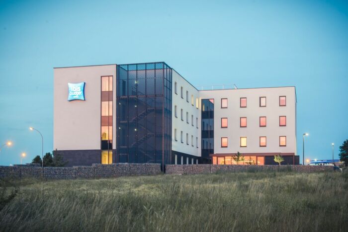 Batiment.jpg Ibis Budget Troyes Est Batiment.jpg Ibis Budget Troyes Est