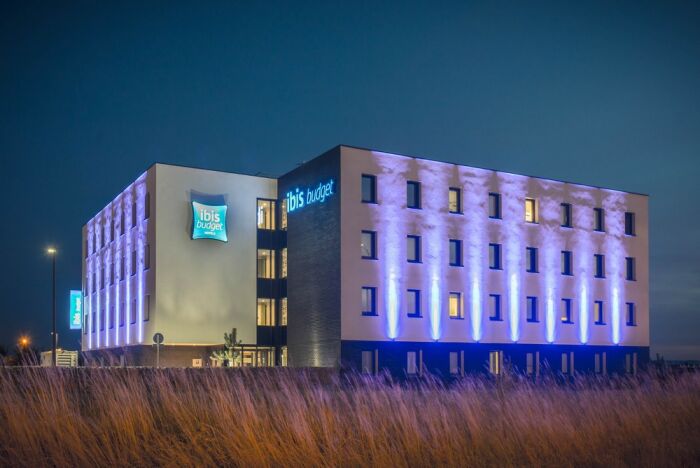 bâtiment nuit.jpg Ibis Budget Troyes Est bâtiment nuit.jpg Ibis Budget Troyes Est