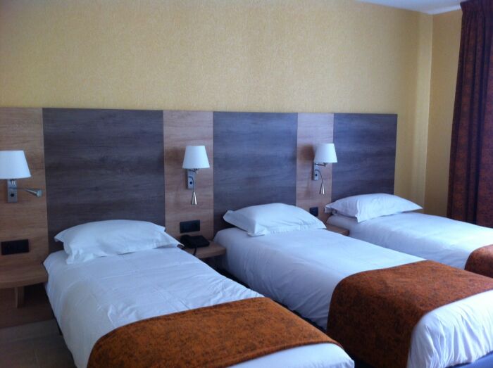 chambre triple paysage.JPG Hôtel des Sources chambre triple paysage.JPG Hôtel des Sources