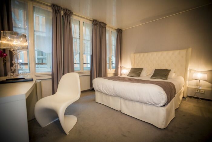 Chambre.jpg Hôtel Relais Saint-Jean Chambre.jpg Hôtel Relais Saint-Jean