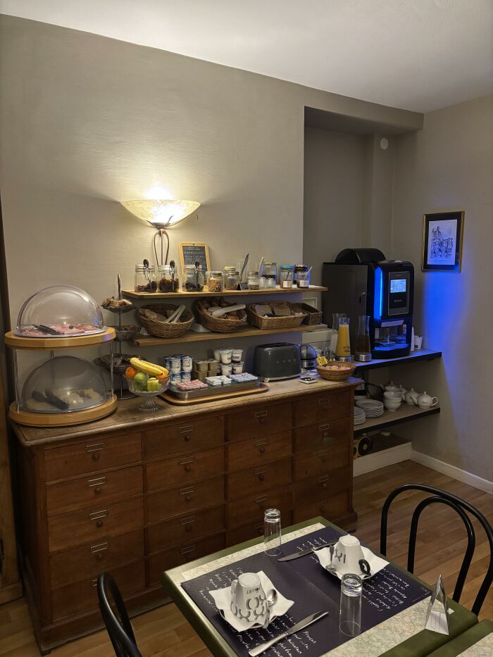 Petit-déjeuner HOTEL DE TROYES