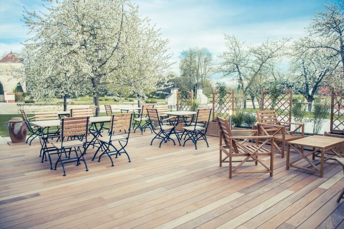 Terrasse.jpg Le Bonheur des Gens Terrasse.jpg Le Bonheur des Gens