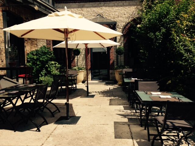 petite cour intérieure .jpg caffe cosi petite cour intérieure .jpg caffe cosi